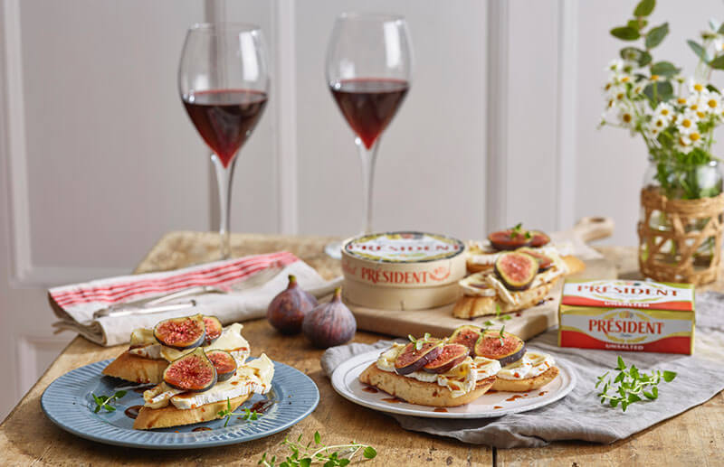 Tartine with Président camembert, fresh figs, balsamic & thyme | Président